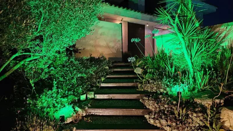 Domótica en Jardines y Terrazas: Tu Exterior También Inteligente — Curso de Domótica | Enreta Domótica